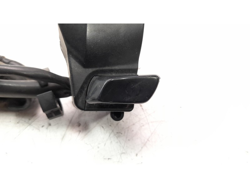 Recambio de piña luces derecha para honda cb 650r referencia OEM IAM 35130MKND11  