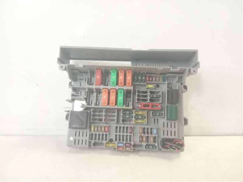Recambio de caja reles / fusibles para bmw serie 3 berlina (e90) 320d referencia OEM IAM 10688710  
