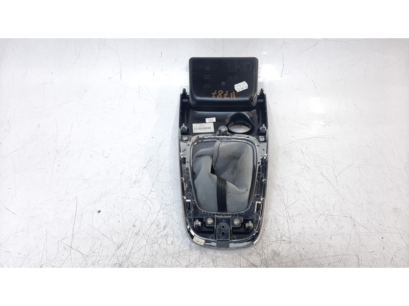 Recambio de moldura para nissan pulsar (c13) acenta referencia OEM IAM 969343ZL1A  