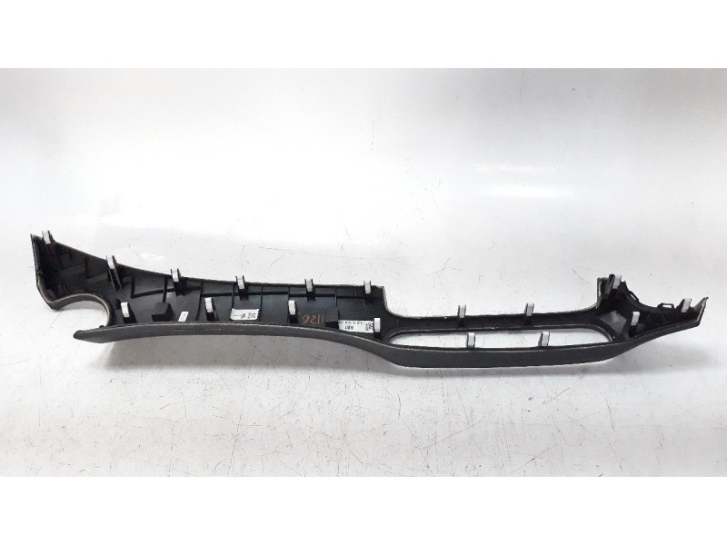 Recambio de moldura para hyundai kona referencia OEM IAM 84760J9000  