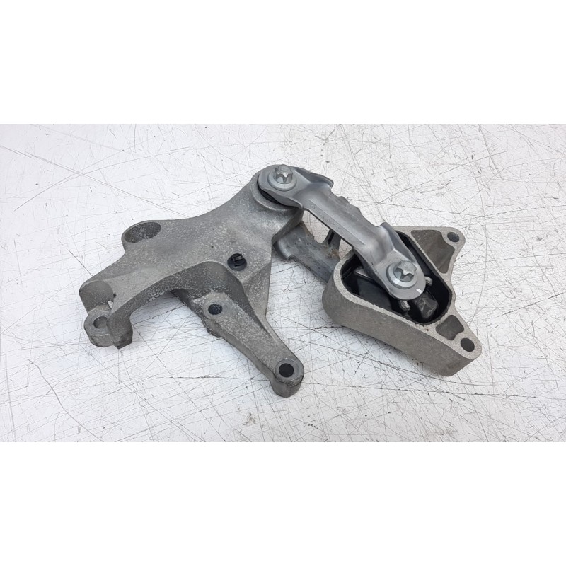 Recambio de soporte motor para mercedes-benz clase a (w176) 1.5 cdi cat referencia OEM IAM A2462400809  
