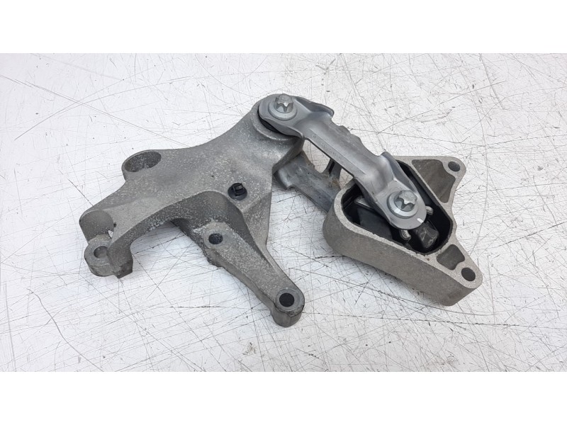 Recambio de soporte motor para mercedes-benz clase a (w176) 1.5 cdi cat referencia OEM IAM A2462400809  
