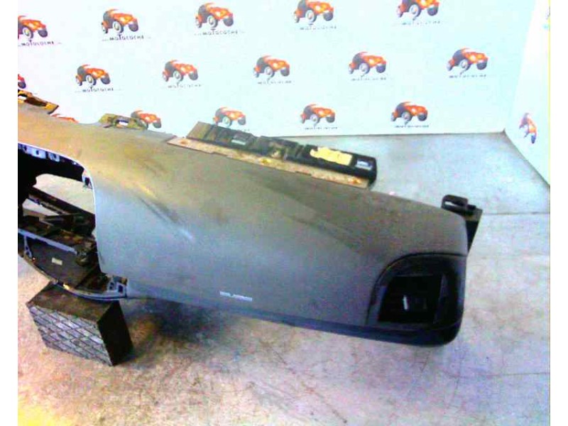 Recambio de salpicadero para nissan micra c+c (ck12e) referencia OEM IAM 68101AX701  