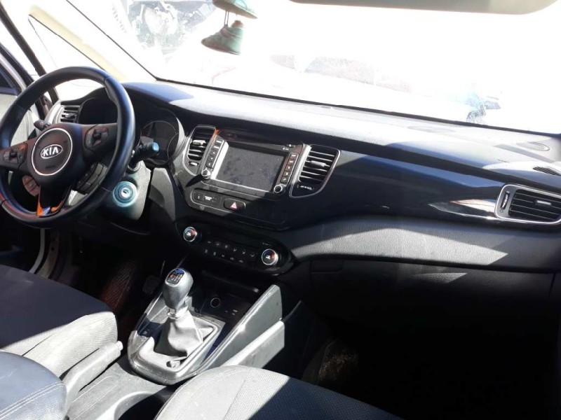 kia carens ( ) del año 2015