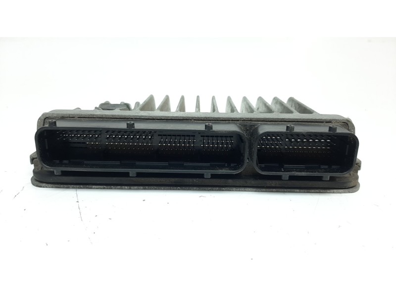 Recambio de centralita motor uce para toyota yaris referencia OEM IAM 896610DT20  