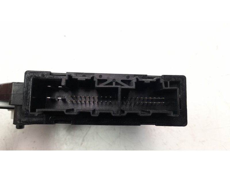 Recambio de motor elevalunas delantero derecho para volvo v60 familiar 2.0 diesel cat referencia OEM IAM 31674757  