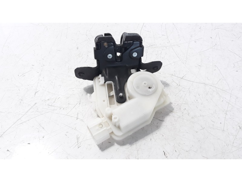 Recambio de cerradura maletero / porton para toyota yaris referencia OEM IAM 6935002090  