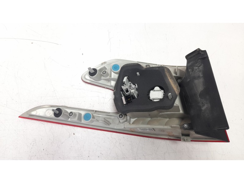 Recambio de piloto trasero derecho para peugeot 308 sw gt line referencia OEM IAM 9678093880  
