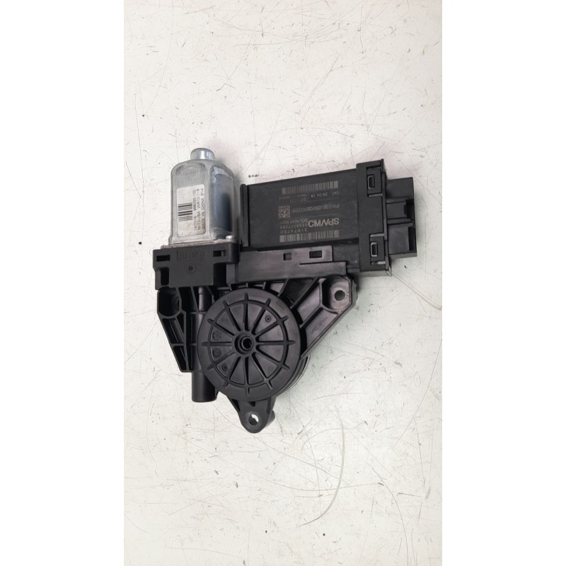 Recambio de motor elevalunas trasero derecho para volvo v60 familiar 2.0 diesel cat referencia OEM IAM 31674760  