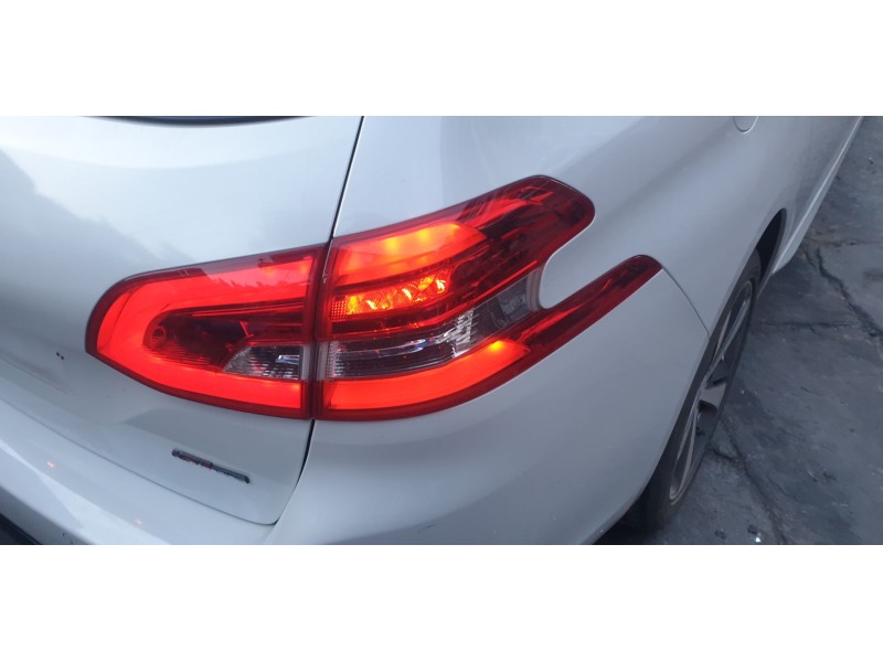 Recambio de piloto trasero derecho para peugeot 308 sw gt line referencia OEM IAM 9678093880  