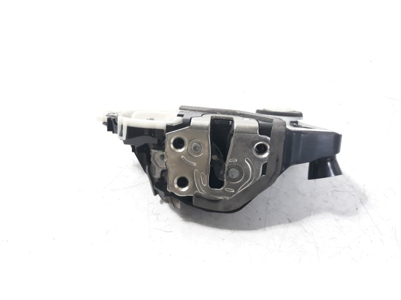 Recambio de cerradura puerta delantera derecha para toyota yaris referencia OEM IAM U3111130  