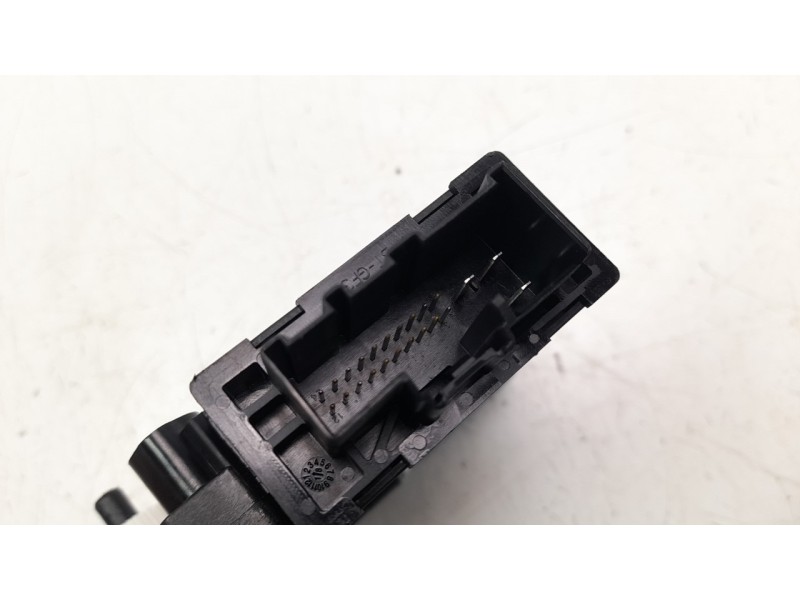 Recambio de motor elevalunas trasero izquierdo para volvo v60 familiar 2.0 diesel cat referencia OEM IAM 31674759  