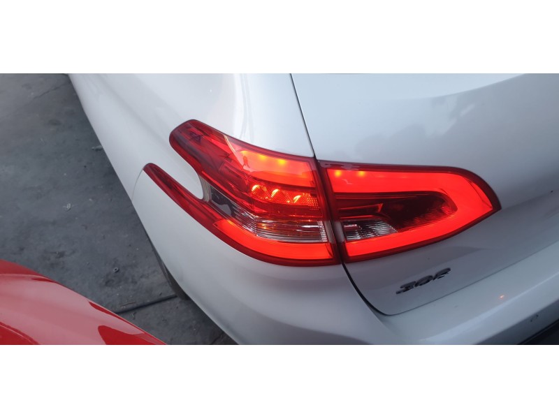 Recambio de piloto trasero izquierdo para peugeot 308 sw gt line referencia OEM IAM 9678093980  