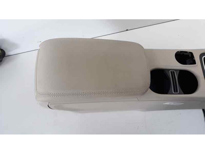 Recambio de apoyabrazos central para mercedes-benz clase cla (w117) cla 180 (117.342) referencia OEM IAM A24668014198L54  