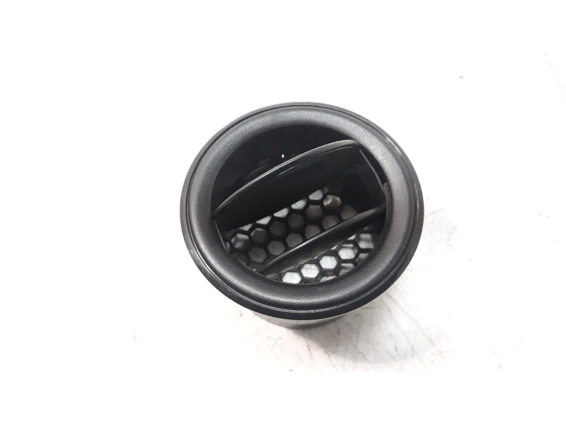Recambio de rejilla aireadora para dacia sandero 1.0 12v cat referencia OEM IAM 687607797R  