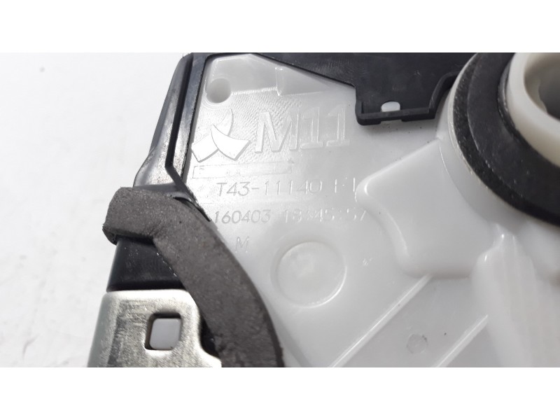Recambio de cerradura puerta delantera izquierda para toyota yaris referencia OEM IAM T4311140F1  
