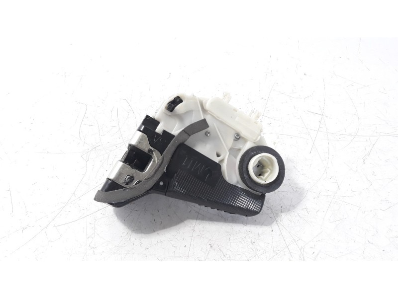 Recambio de cerradura puerta trasera derecha para toyota yaris referencia OEM IAM U2014110  