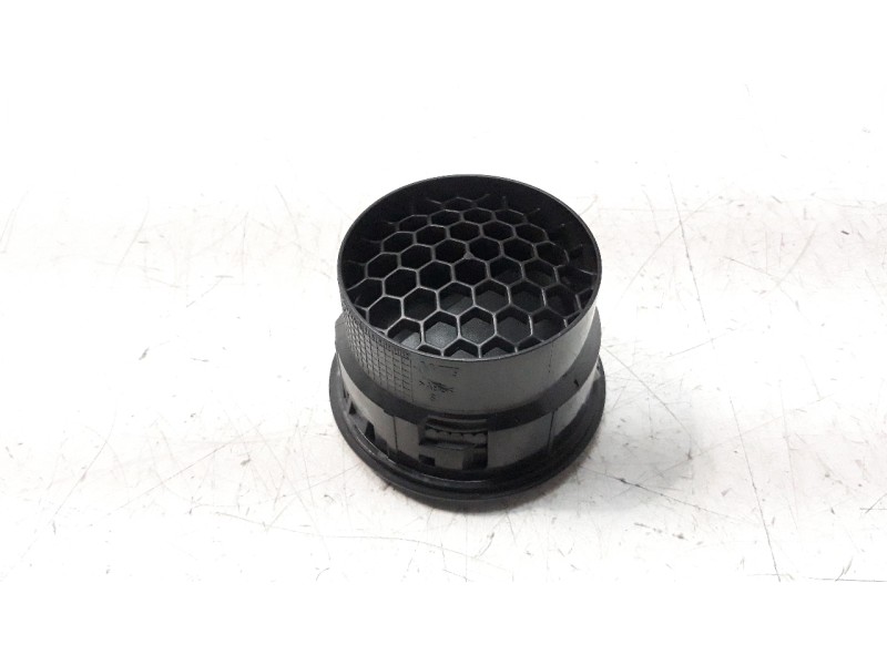 Recambio de rejilla aireadora para dacia sandero 1.0 12v cat referencia OEM IAM 687607797R  