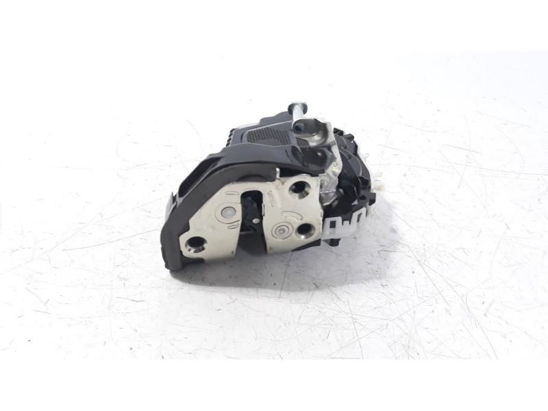 Recambio de cerradura puerta trasera derecha para toyota yaris referencia OEM IAM U2014110  