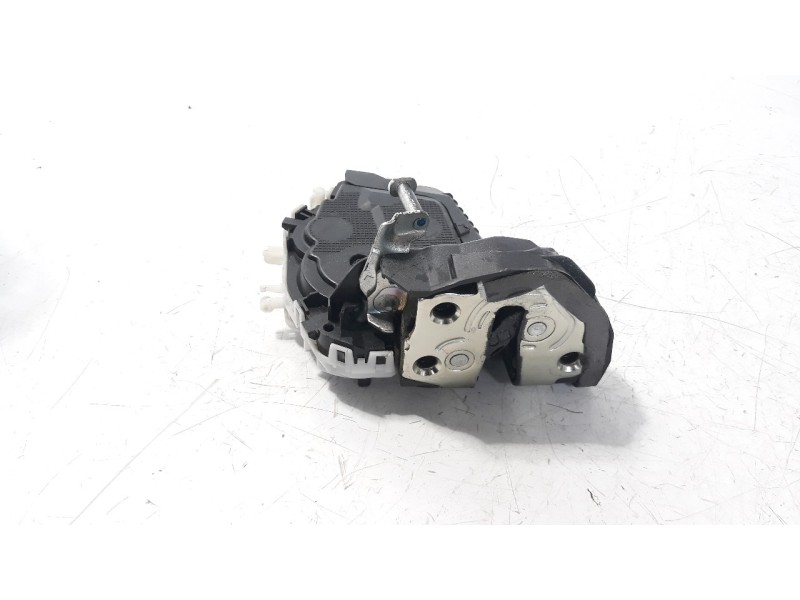 Recambio de cerradura puerta trasera izquierda para toyota yaris referencia OEM IAM U2014120F1  