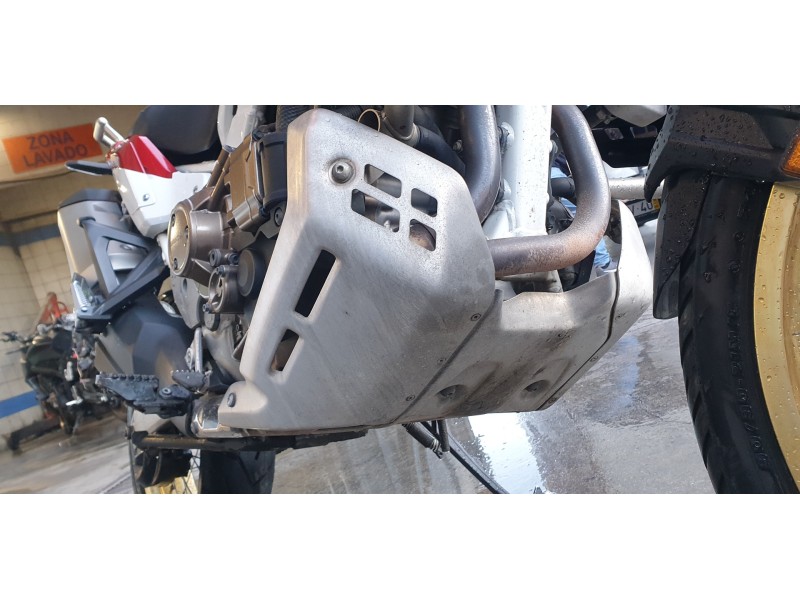 Recambio de cubrecarter para honda africa twin referencia OEM IAM 64440MKKD20  