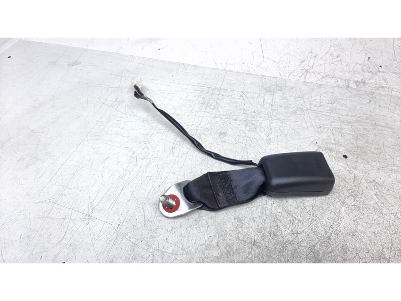 Recambio de enganche cinturon trasero derecho para nissan pulsar (c13) acenta referencia OEM IAM 888423ZL0A  