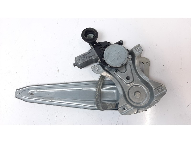 Recambio de elevalunas trasero derecho para toyota yaris referencia OEM IAM 698300D220  