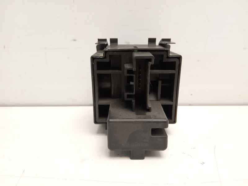 Recambio de interruptor para renault clio iii confort expression referencia OEM IAM 8200095495B  