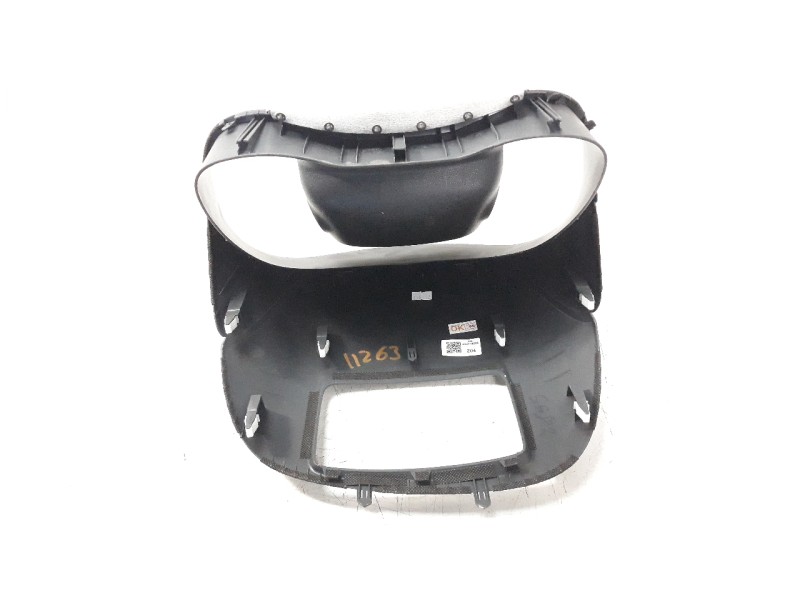 Recambio de moldura para hyundai kona referencia OEM IAM 84830J9100  