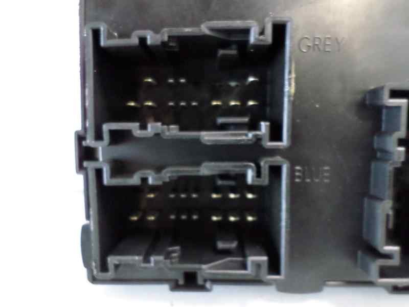 Recambio de caja reles / fusibles para ford fiesta (ccn) ambiente referencia OEM IAM 116RA00084 F005V01750 DN1T15K600CE