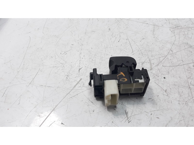 Recambio de mando elevalunas trasero derecho para toyota yaris referencia OEM IAM 19282912  