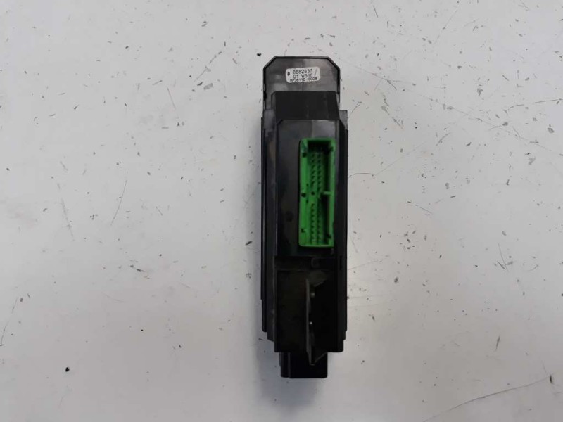 Recambio de mando elevalunas delantero derecho para volvo s80 berlina 2.4 cat referencia OEM IAM 8682837  