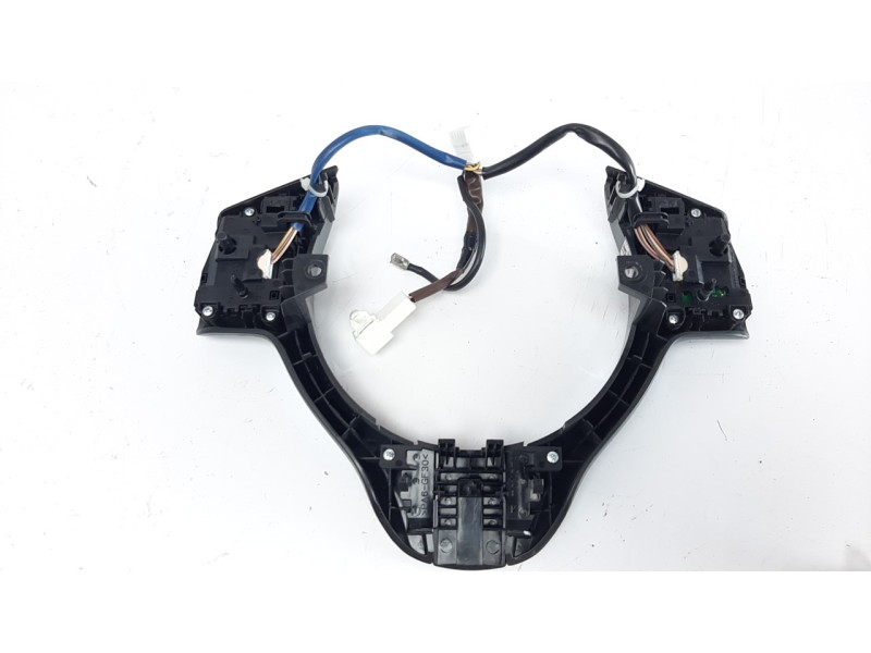 Recambio de mando volante para toyota yaris referencia OEM IAM 842500D040B2  