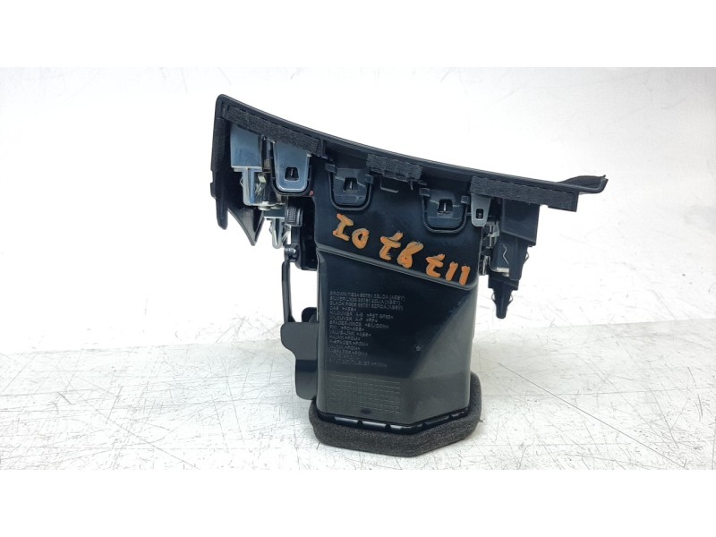 Recambio de aireador izquierdo para nissan pulsar (c13) acenta referencia OEM IAM 687613ZL0A  