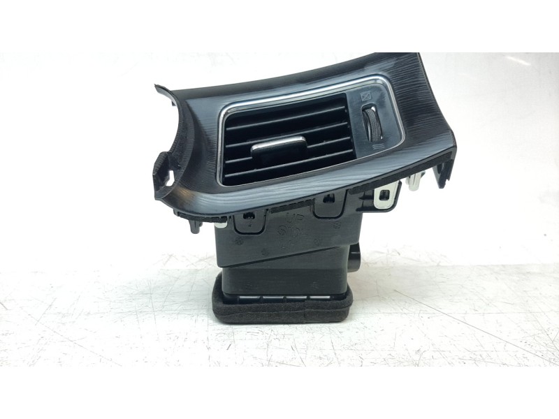 Recambio de aireador izquierdo para nissan pulsar (c13) acenta referencia OEM IAM 687613ZL0A  