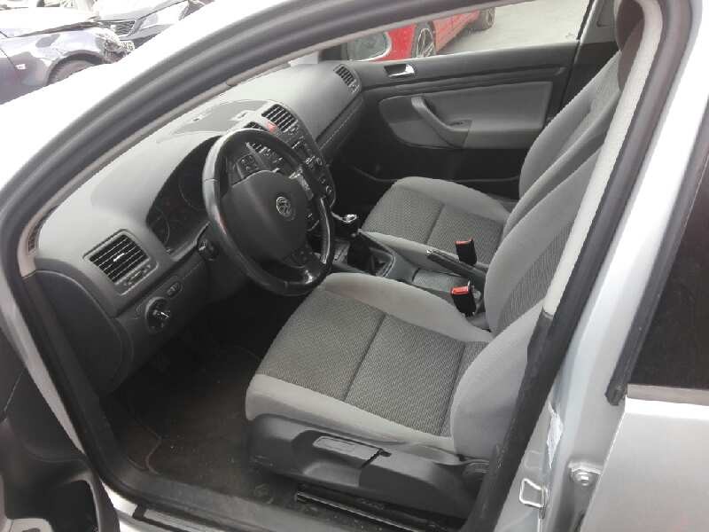 volkswagen golf v berlina (1k1) del año 2007