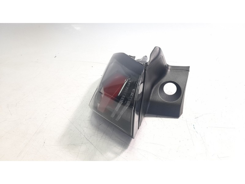 Recambio de piloto trasero izquierdo para peugeot 2008 (p1) allure referencia OEM IAM 9838190580  