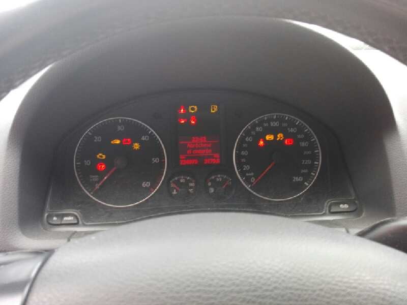 volkswagen golf v berlina (1k1) del año 2007