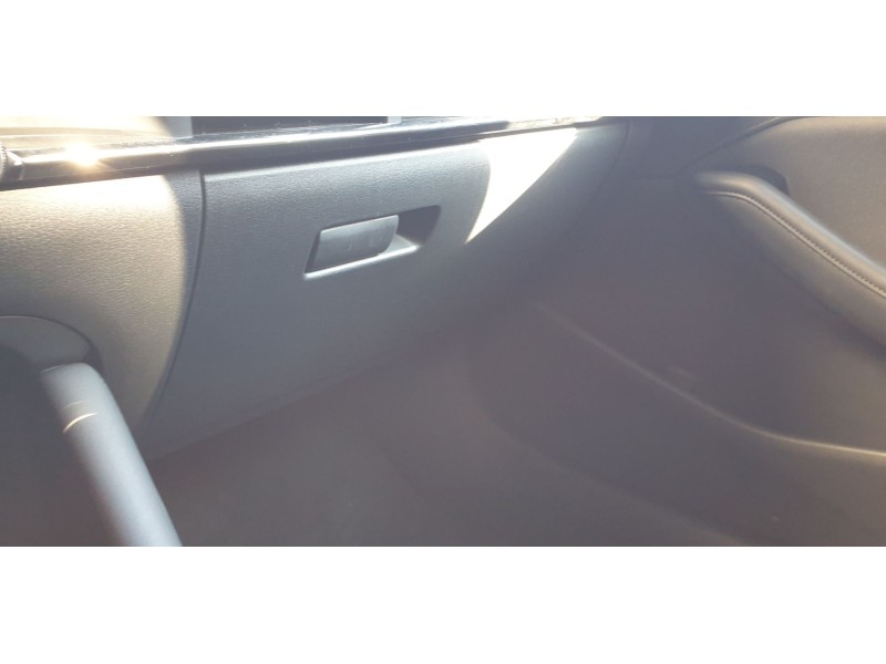 Recambio de guantera para mazda 3 sedán (bp) evolution referencia OEM IAM BEPN6403002  