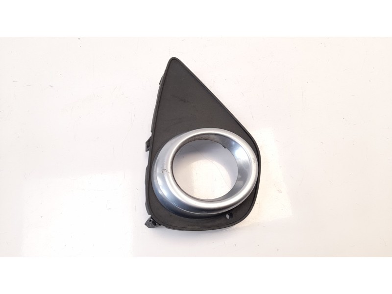 Recambio de rejilla paragolpes derecha para toyota yaris referencia OEM IAM 814810D260  