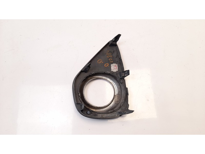 Recambio de rejilla paragolpes derecha para toyota yaris referencia OEM IAM 814810D260  