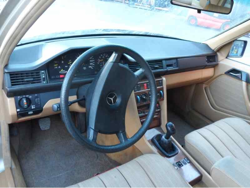 mercedes-benz clase e (w124) berlina del año 1990