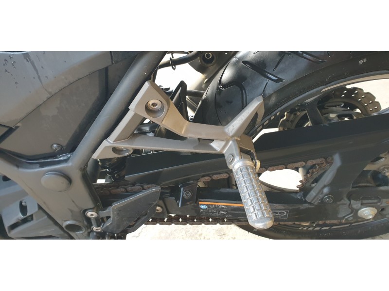 Recambio de estribo para kawasaki z 300 referencia OEM IAM 340281488  