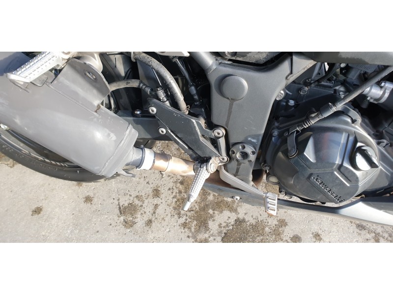 Recambio de estribo para kawasaki z 300 referencia OEM IAM 350631000  