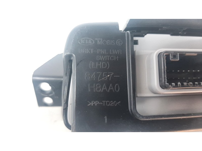 Recambio de mando multifuncion para kia stonic (ybcuv) referencia OEM IAM 84757H8AA0  
