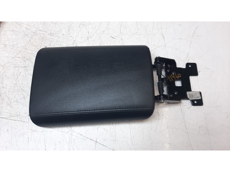 Recambio de apoyabrazos central para hyundai tucson referencia OEM IAM 84660N7100NNB  