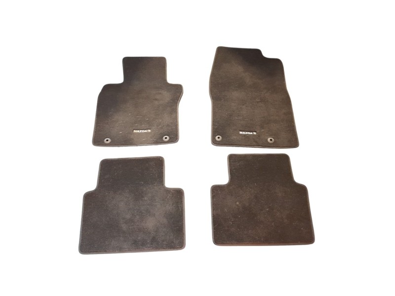 Recambio de juego alfombrillas para mazda 3 sedán (bp) evolution referencia OEM IAM BDELV0320A  