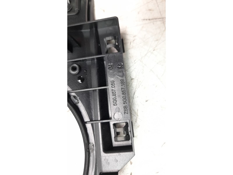 Recambio de moldura para volkswagen golf vii lim. (bq1) 1.6 tdi referencia OEM IAM 5G0857059  