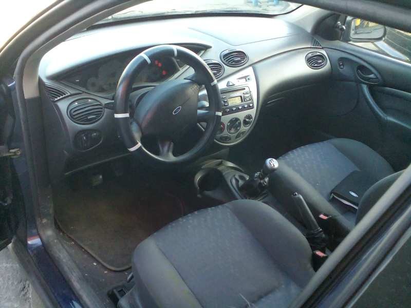 ford focus berlina (cak) del año 2000