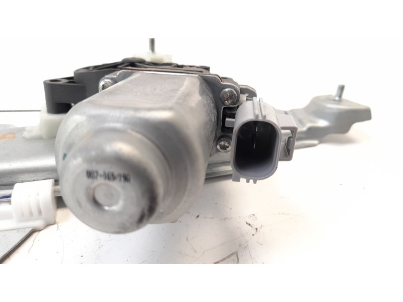 Recambio de elevalunas trasero izquierdo para ford ka+ 1.2 ti-vct cat (3 cil.) referencia OEM IAM E3B5A27001  